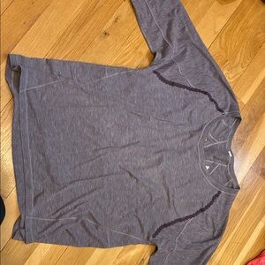 Lululemon Gray Long Sleeve Athletic Top with open twisted back